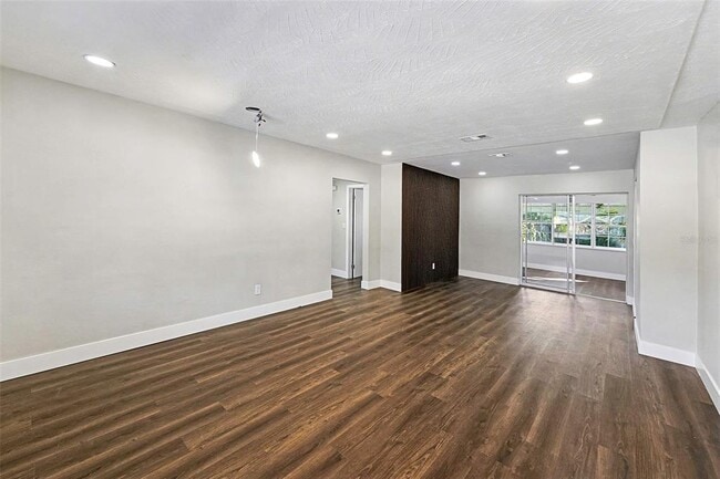 Building Photo - 2169 Dell Ave