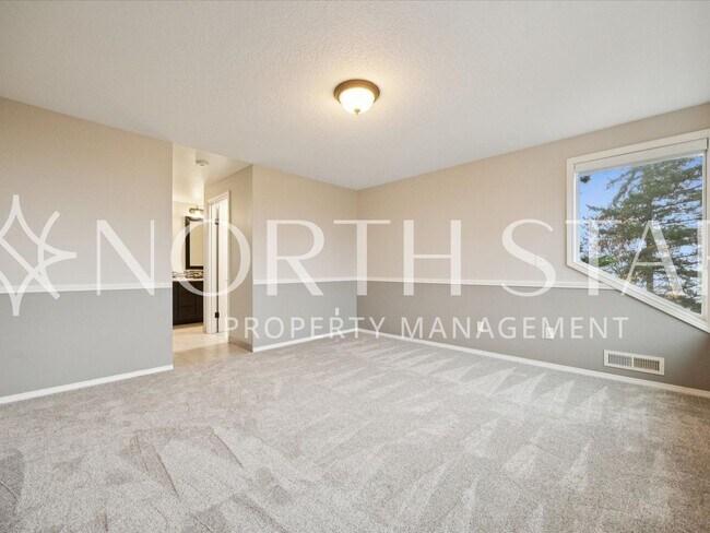 Building Photo - Traditional Home with Views