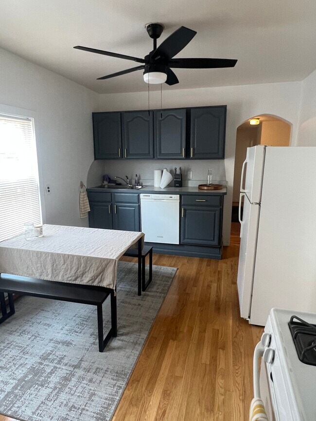 Building Photo - 24 Thurman St