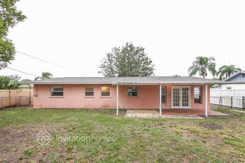 Building Photo - 3308 Cambridge Dr W