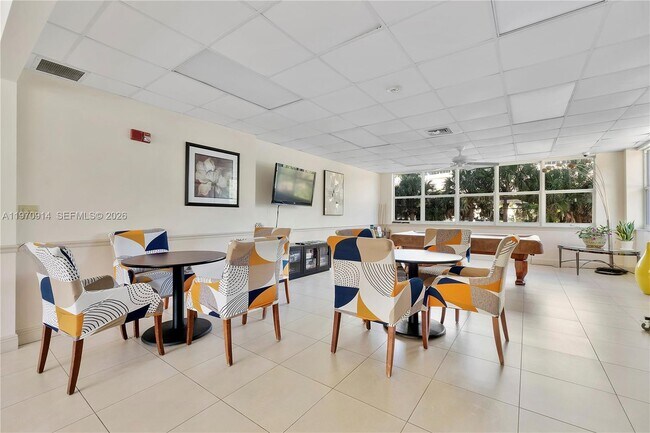 Building Photo - 336 N Birch Rd