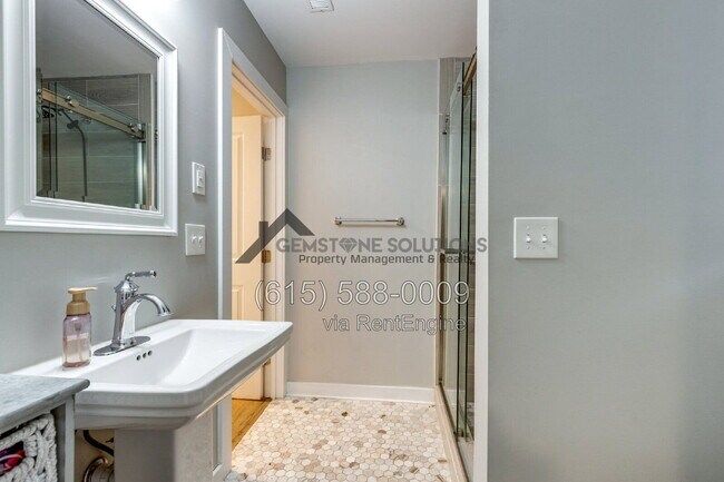 Building Photo - 1516 23rd Ave N