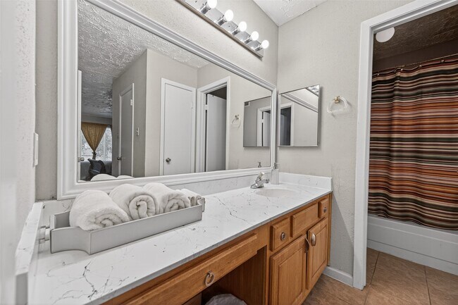 Building Photo - 10555 Turtlewood Ct