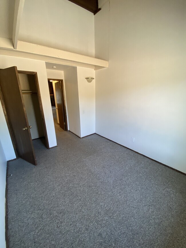 Building Photo - 155 Kahle Dr