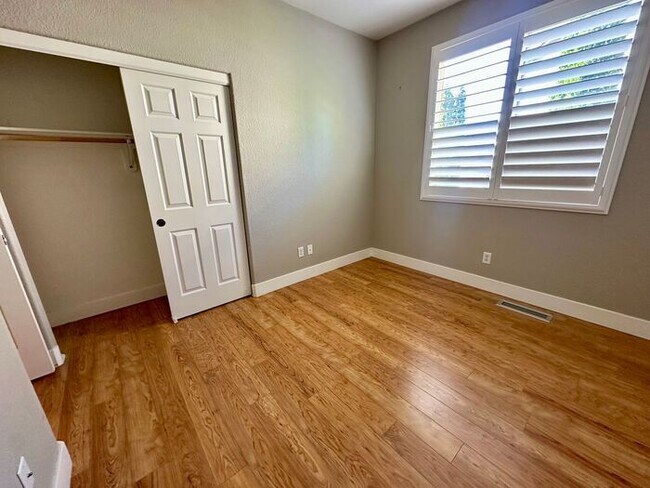 Building Photo - 6350 Cedar Waxwing Ct