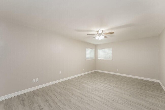Building Photo - 15411 La Loma Dr