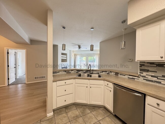 Building Photo - Beautiful 2 Bedroom Condo on the West Side of Colorado Springs