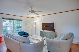 Building Photo - 2722 Cardinal Dr