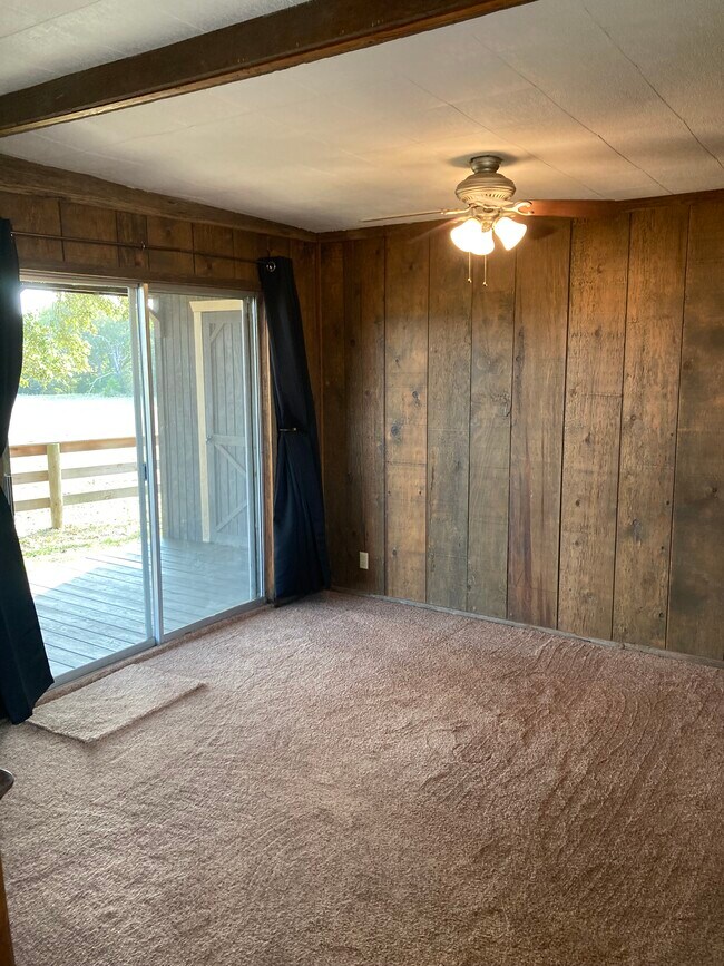 Building Photo - 9900 N US Hwy 77