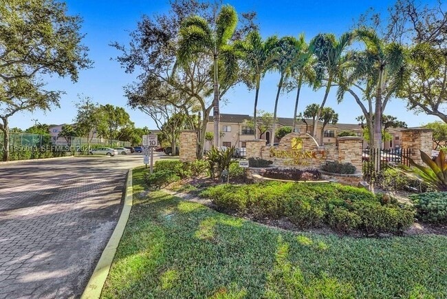 Building Photo - 2736 S University Dr