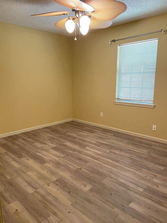 Building Photo - 1219 Port Arthur Terrace