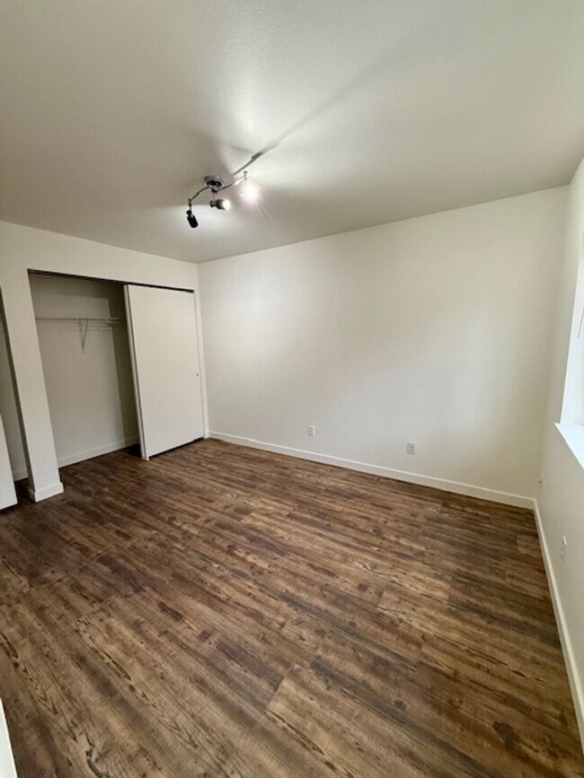 Building Photo - 1290 NW Knoxville Blvd