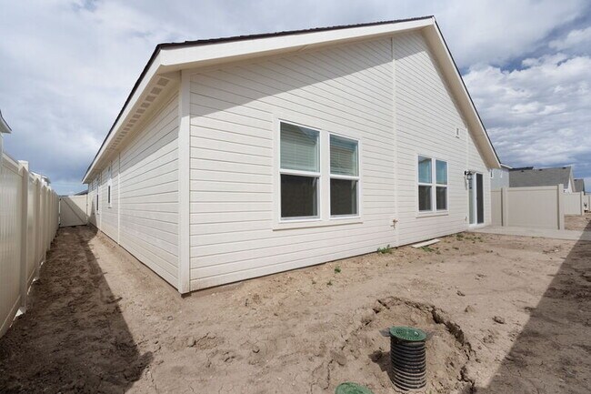 Building Photo - 6743 W Yoke St
