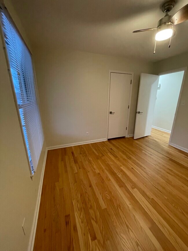 Building Photo - Stonewall