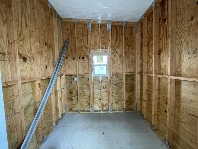 Building Photo - 912 Freeport W