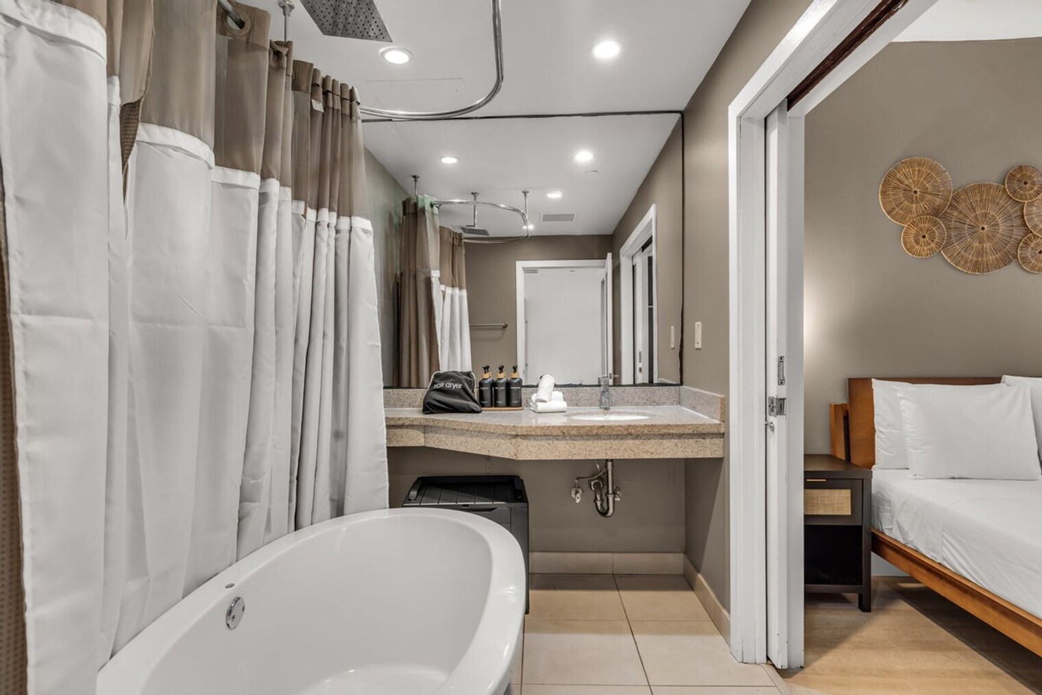 Building Photo - 1207 Ocean Dr