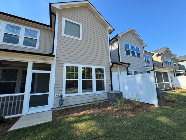 Building Photo - LIKE-NEW 4 Bed/4 Bath in N. Raleigh!
