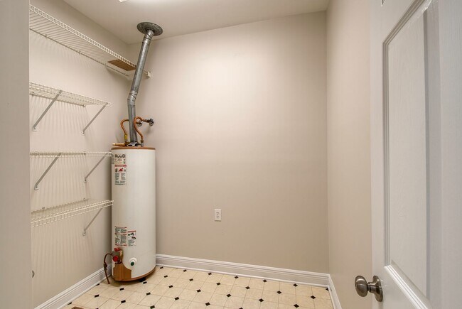 Building Photo - 1000 Eagle Pass Way