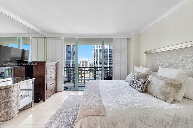 Building Photo - 3350 SW 27th Ave