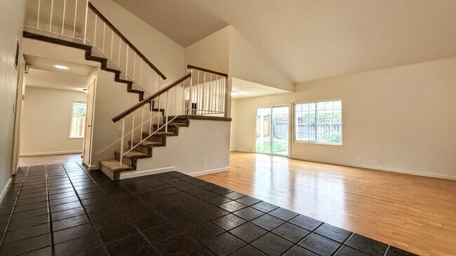 Building Photo - 7214 Chantilley Ct