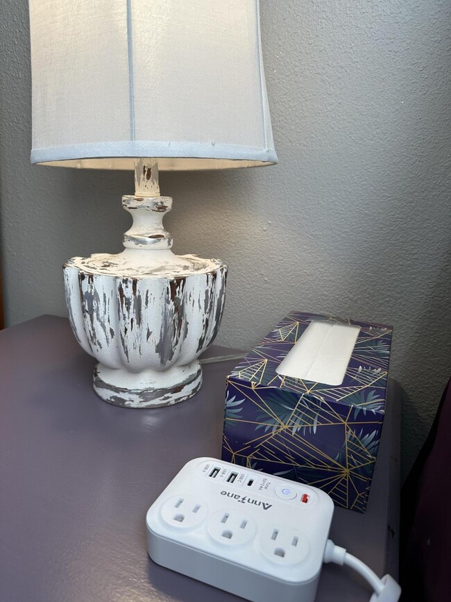 Building Photo - 1601 Hinkson Ave