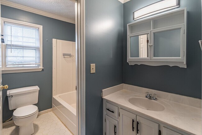 Building Photo - Welcome to this stunning 4-bedroom, 3-bathroom home located in the vibrant neighborhood of Kriste...