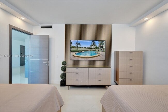 Building Photo - 4001 S Ocean Dr