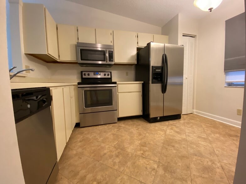 Building Photo - 18595 Egret Way