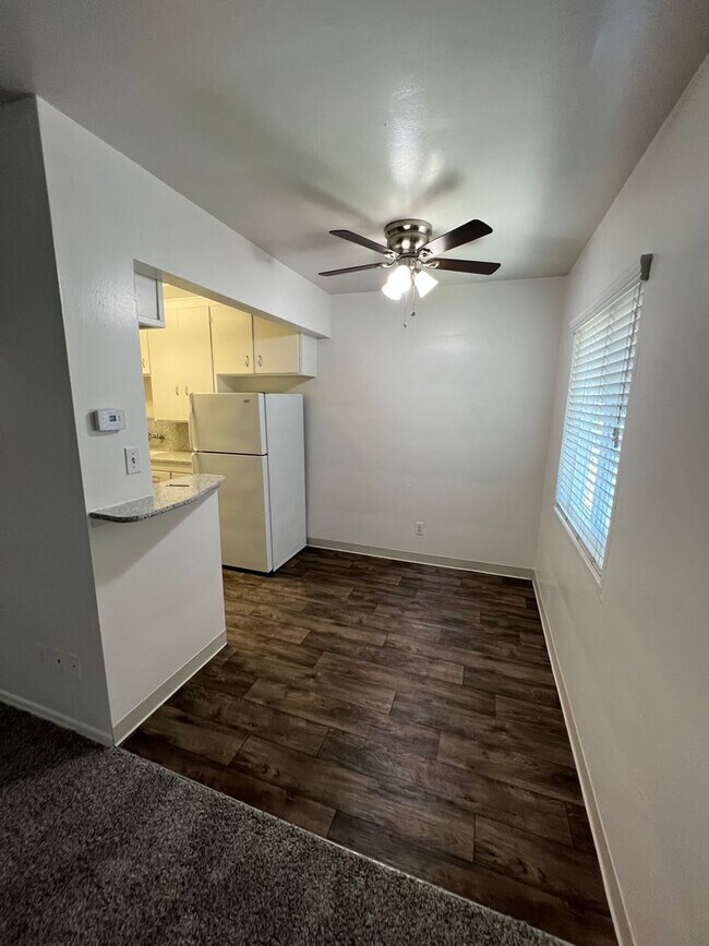 Building Photo - 1/2 Off 1st Month's Rent!!