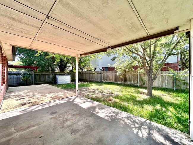 Building Photo - Charming 3/BR 2/BA Home with Covered Deck ...
