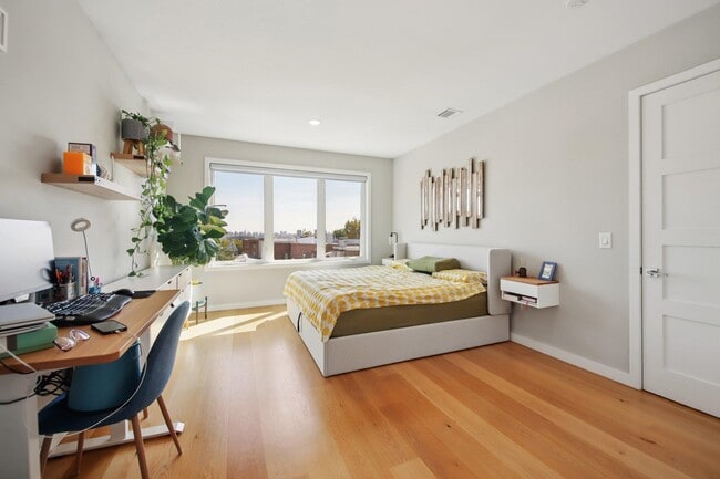 Building Photo - 306 New York Ave