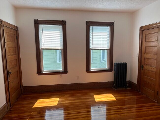 Building Photo - 364 Centre St