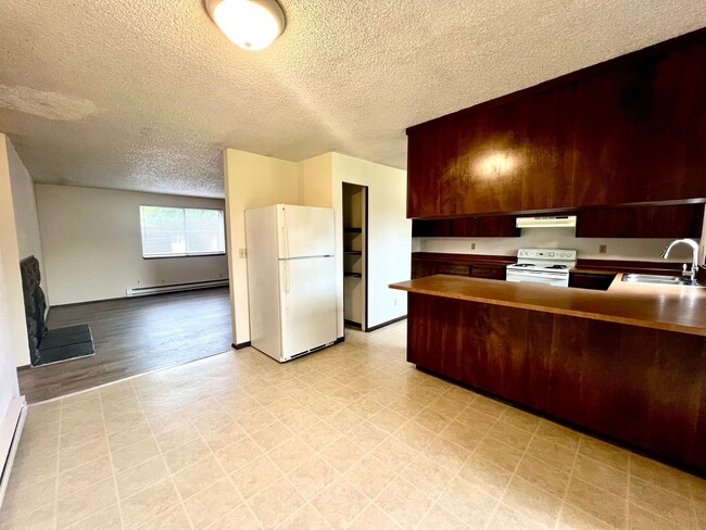 Building Photo - Upper-Floor Unit in Fourplex near Tacoma Mall