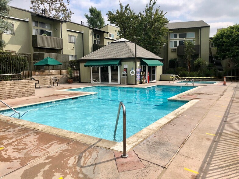 2nd Pool & Gym - 4911 Indian Wood Rd