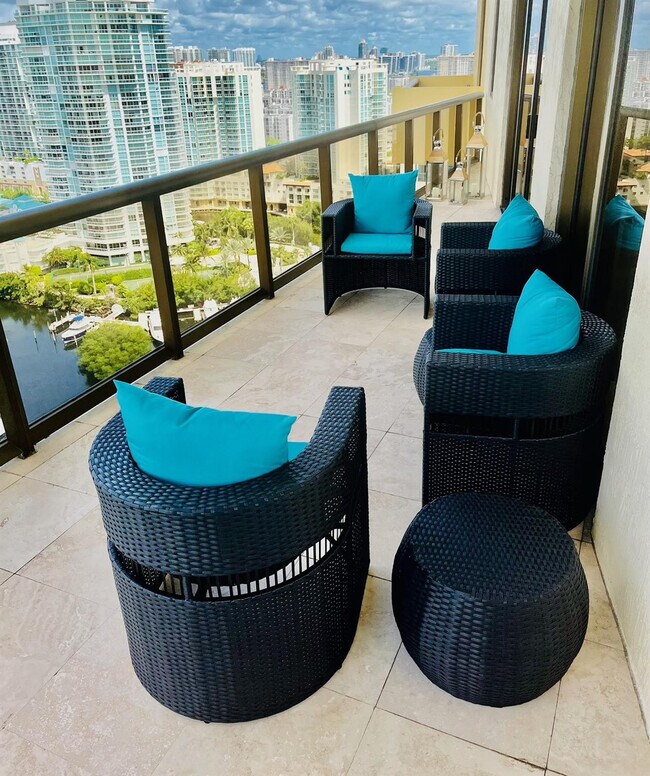 Building Photo - 16275 Collins Ave