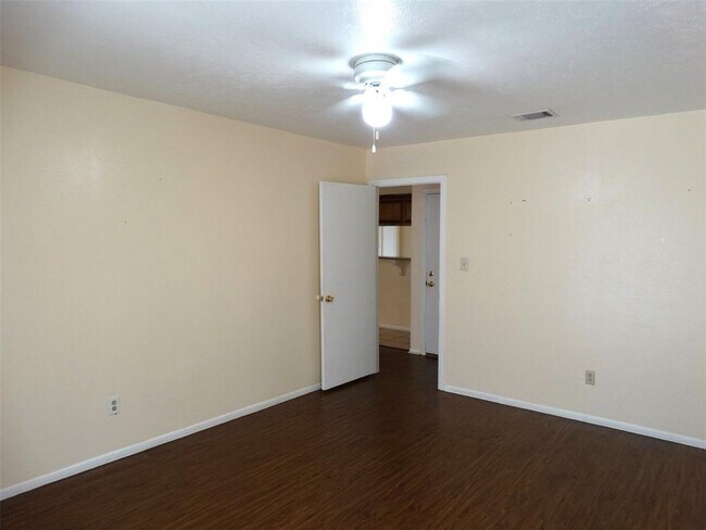 Building Photo - 6635 Bridgegate Dr