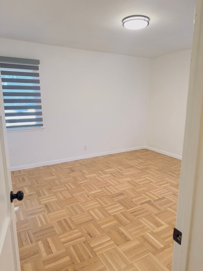 Building Photo - 3-Bedroom Home with Paid Solar & Bonus Outdoor Space in Northridge