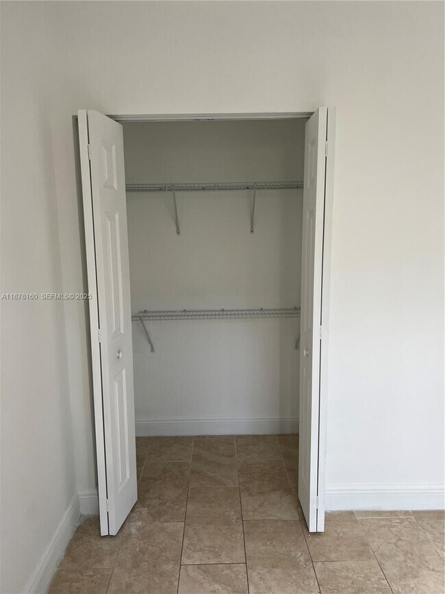 Building Photo - 211 W 79th Pl