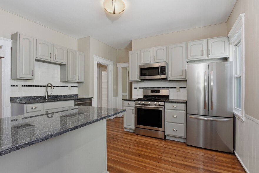 Building Photo - 422 Trapelo Rd