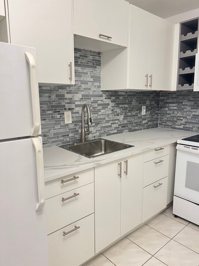 Building Photo - Apollo Condominium