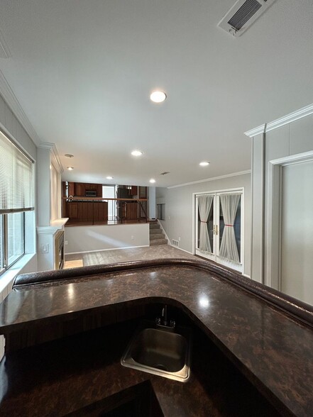 Building Photo - Charming Bellevue Home With Flexible Lease...