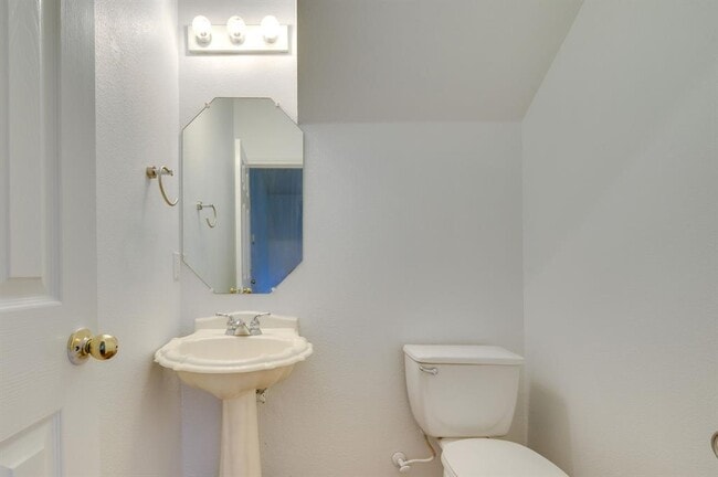 Building Photo - 1112 Sundrop Pl