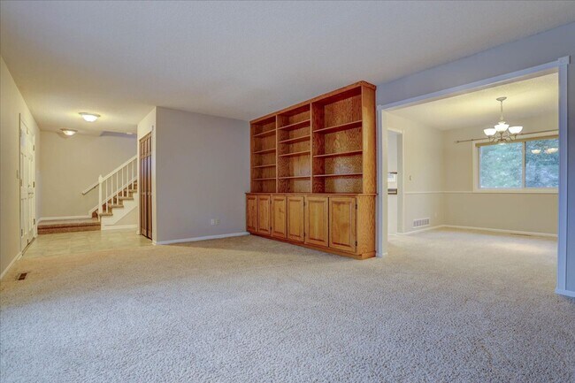 Building Photo - 10701 Hobbit Ln