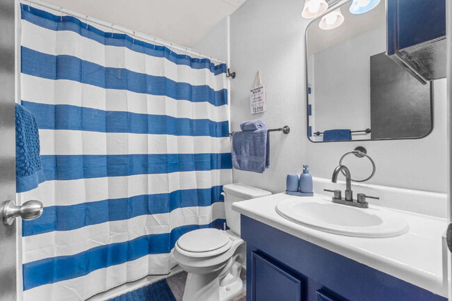 Building Photo - Chic & Cozy 2-Bed, 2-Bath Condo Retreat in Heart of Tampa