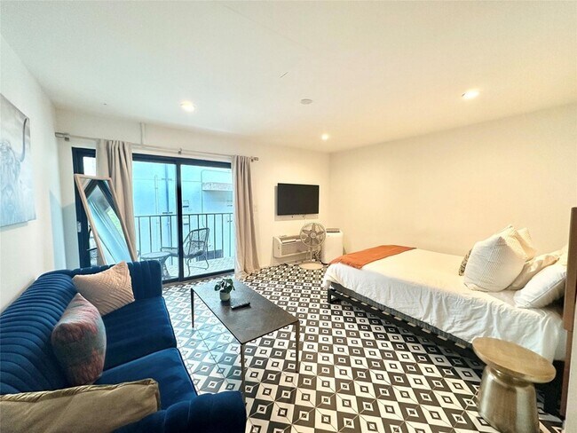 Building Photo - 201 Academy Dr