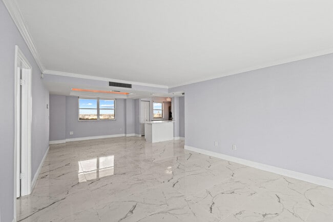 Building Photo - 5200 N Flagler Dr