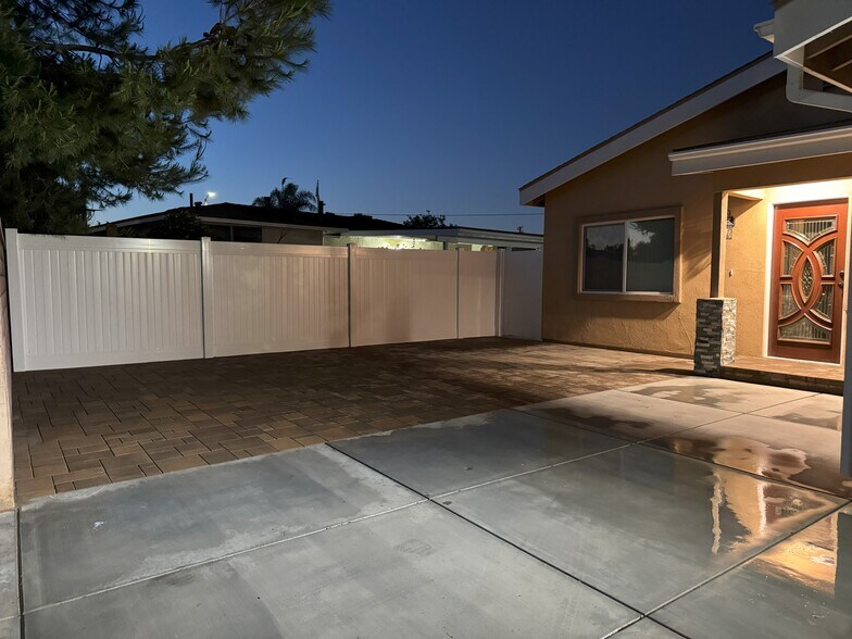 Building Photo - 4618 W Roy Cir