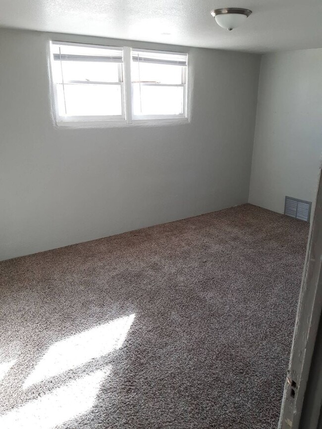 Building Photo - Nice Corner Lot