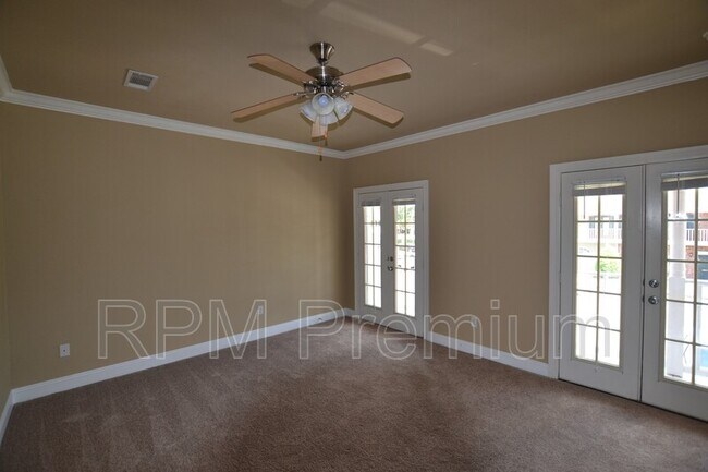 Building Photo - 2117 Cypress Hall Alley