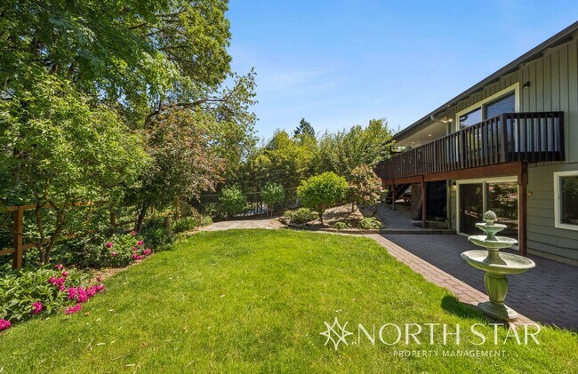Building Photo - Beautiful Lake Oswego Ranch Home in Red Fo...